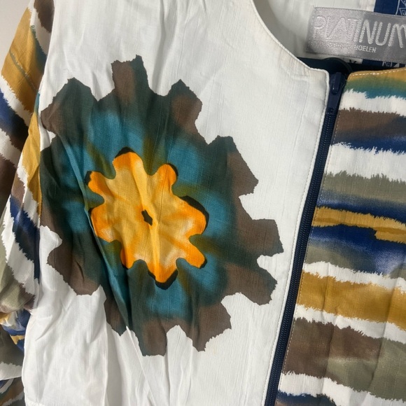 Dorothy Shoelen - Skirt / Cropped Jacket Set - Picture 9 of 12